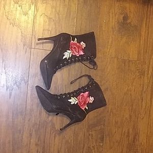 Red rose lasted up ankle boots
